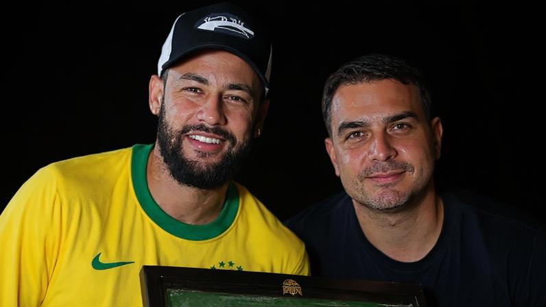 Flávio Bolsonaro (PL-RJ) afirmou que, entre o presidente Lula e Neymar Jr., "só um tem espaço no coração dos brasileiros"