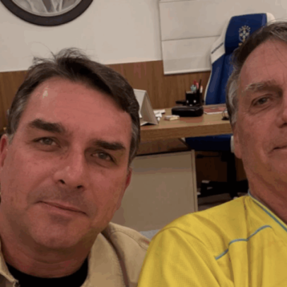 Flávio Bolsonaro compara pai a Pelé