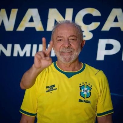 Presidenciáveis disputam a cor amarela da Seleção durante campanha