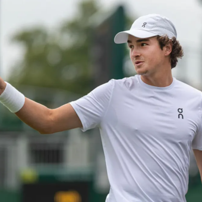 Fonseca vence veterano espanhol em três sets e avança em Wimbledon