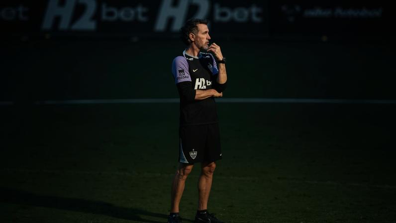 Domínguez treino cidade do galo (Foto: Pedro Souza / Atlético)