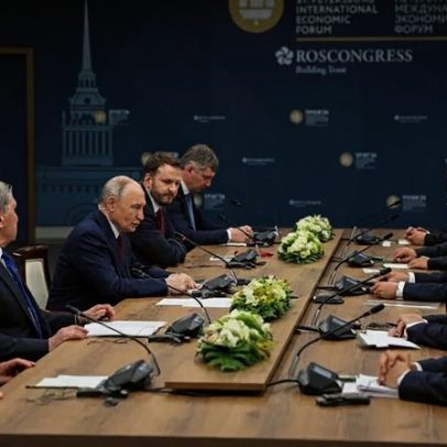 Rússia intercepta 25 drones perto de fórum econômico em São Petersburgo