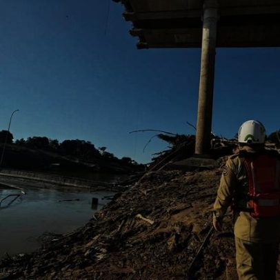 Ponte de R$ 36 milhões desaba no Acre e deixa quatro feridos