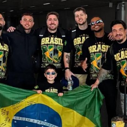 Parças de Neymar chegam à Copa com uniformes e preparam presente ao craque