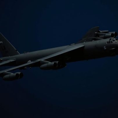 Avião B-52 da Força Aérea dos EUA cai após decolagem na Califórnia