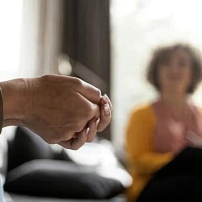 Solidão e saúde mental afetam a Geração Z no trabalho, aponta estudo
