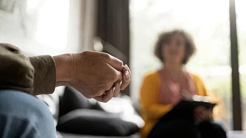 Os membros da Geração Z querem ajudar os outros através do seu trabalho, mas as dificuldades financeiras e os problemas de saúde mental estão a impedi-los de o fazer