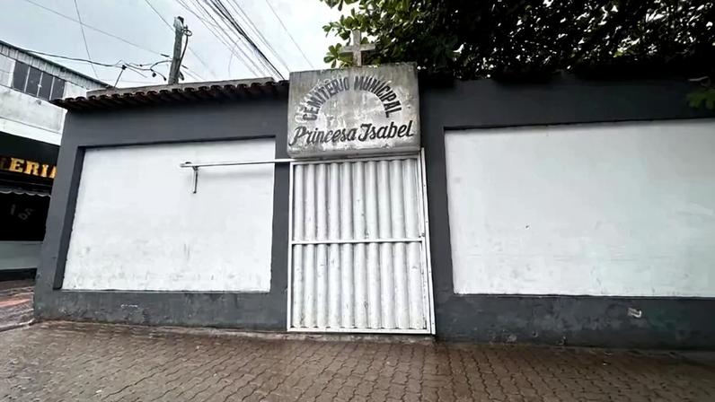 Imagem colorida, Rio: homem pula muro de cemitério, se machuca, e vai parar em hospital - Metrópoles