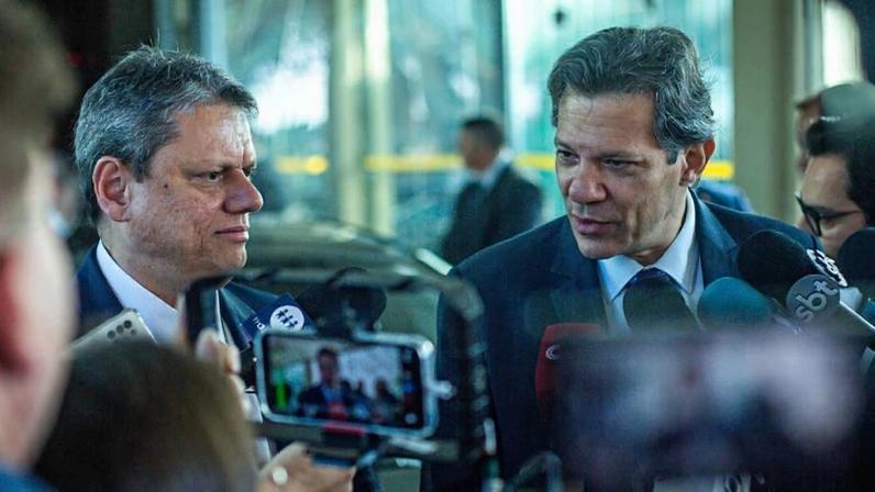 Haddad e Tarcísio disputam eleição; governador é favorito
