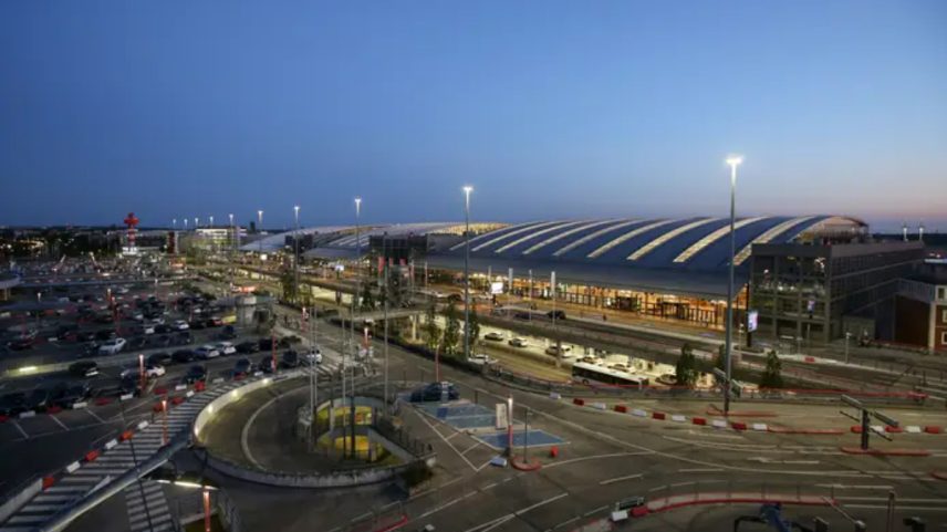 Imagem colorida, Homem "perdido" causa fechamento do aeroporto de Hamburgo - Metrópoles