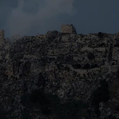 Conflito no castelo dos Cruzados escala