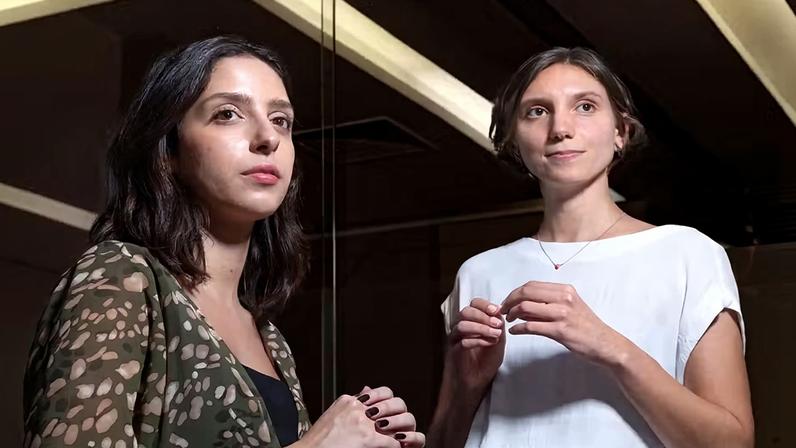 Julia Bonilha (à esq.) e Maria Pedote: Estudo mapeia trabalhador em setores com maior potencial de substituição para pensar abordagens e minimizar impactos — Foto: Rogerio Vieira/Valor