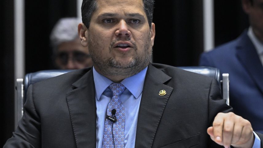 Alcolumbre recebeu os ministros da Fazenda e do Planejamento para tratar de projetos em tramitação — Foto: Carlos Moura/Agência Senado