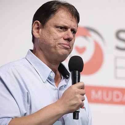 Tarcísio amplia viagens em meio à disputa com Haddad
