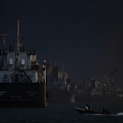 Irã nega cobrança de taxas a navios em Ormuz, diz Trump