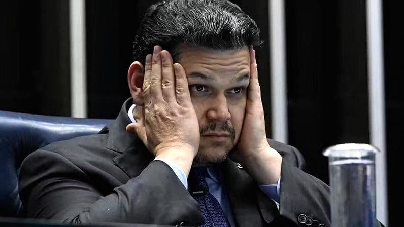 Alcolumbre: distanciamento entre o presidente do Senado e Lula reduz as chances de avanço da proposta — Foto: Carlos Moura/Agência Senado