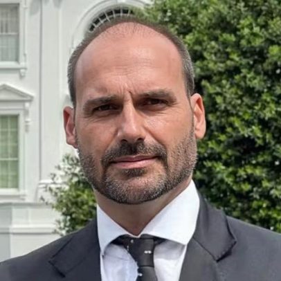 Eduardo Bolsonaro lança chapa ao Senado, aparece apenas por vídeo