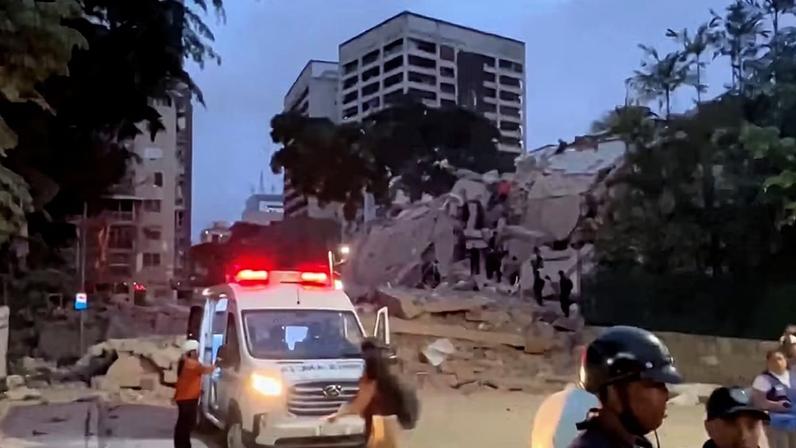 Terremotos sequenciais derrubam edifícios e levaram pânico à Venezuela — Foto: Reuters TV