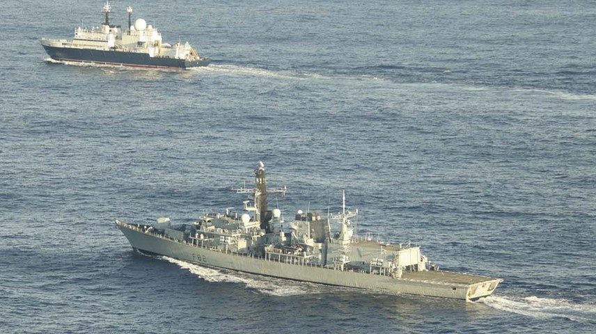 Navio-espião russo é nova ameaça para rede de cabos submarinos — Foto: Divulgação/Royal Navy