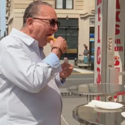 Galvão Bueno prova o melhor cachorro-quente de Nova York e avalia