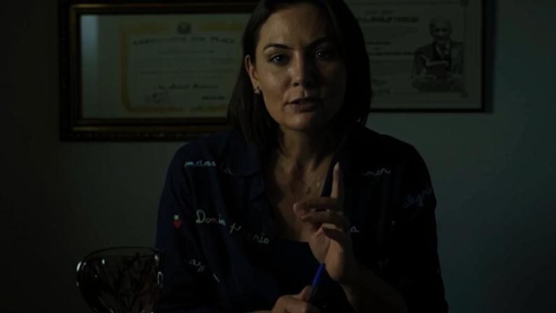 Michelle Bolsonaro é comparada à Serena Joy de 'O Conto da Aia'