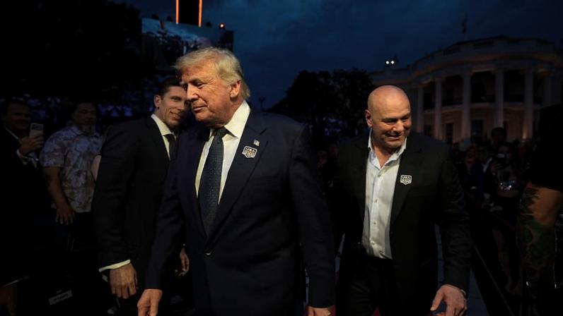 O presidente dos EUA, Donald Trump, e Dana White, CEO do UFC — Foto: Reuters