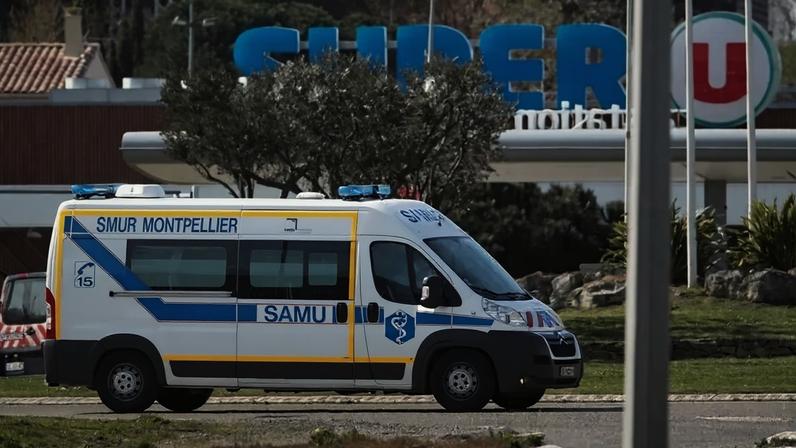 Imagem de arquivo de uma ambulância francesa. (Foto: Guillaume Horcajuelo/EFE)