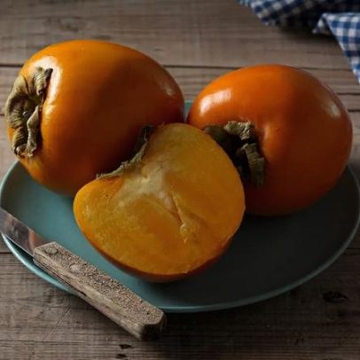 Médica revela melhor forma de consumir caqui para preservar nutrientes