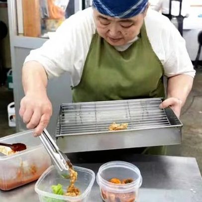 Restaurantes japoneses pedem que clientes tragam embalagens próprias para viagem