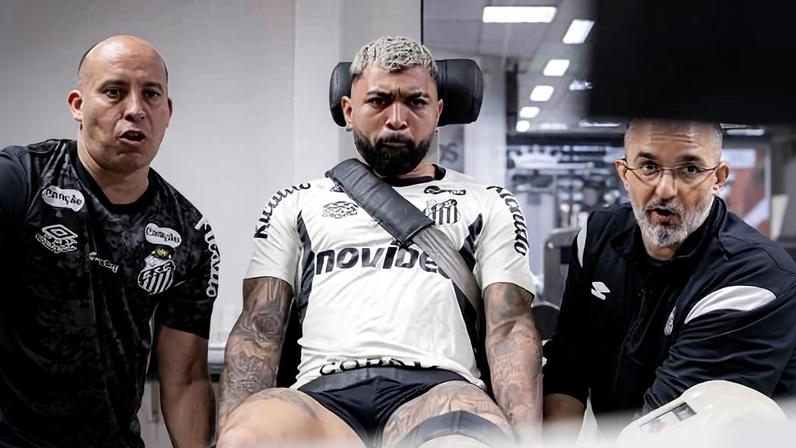 Gabigol durante exame médico na reapresentação do elenco do Santos
