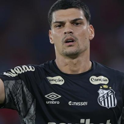Santos mira 5 a 7 reforços, mas precisa vender jogadores