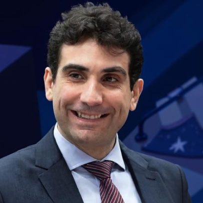 Brasil enfrenta choques econômicos mais resistentes que pares, diz Galípolo