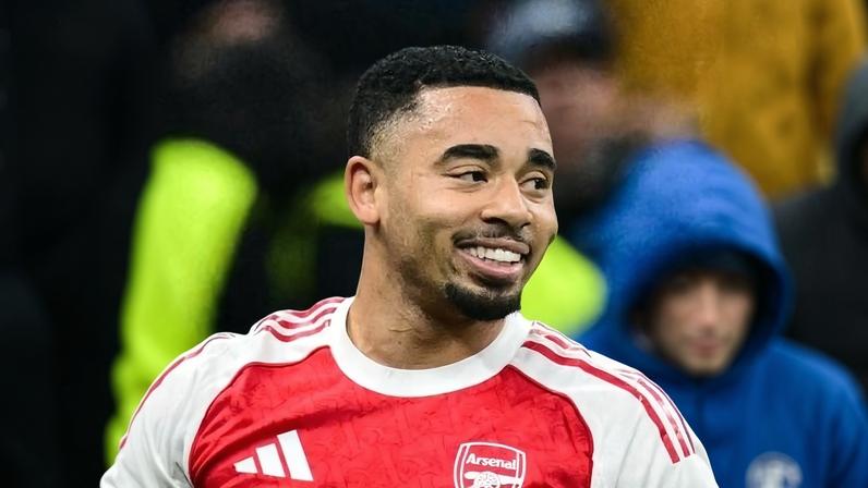 Gabriel Jesus encerrou a temporada como 3ª opção do comando de ataque do Arsenal