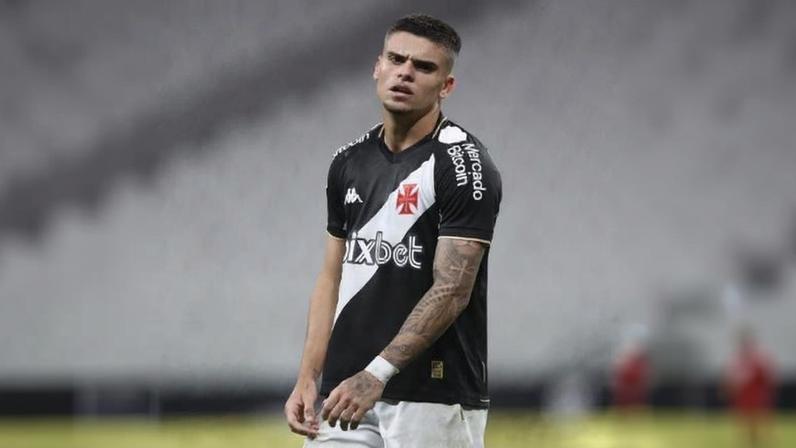 Gabriel Pec durante partida do Vasco pelo Campeonato Brasileiro