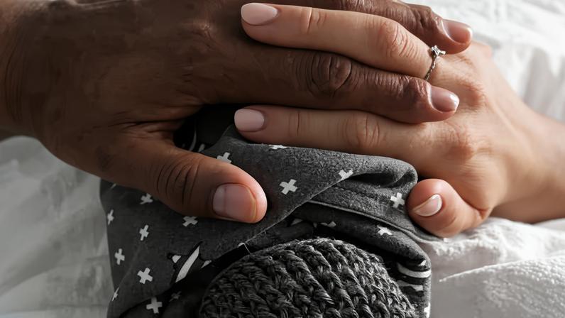 Gakpo, atacante da Holanda, e namorada anunciaram a perda do que seria o segundo filho do casal