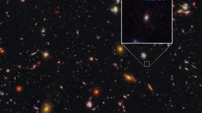 Imagem colorida mostra galáxia primitiva MXDFz4.4 - Metrópoles