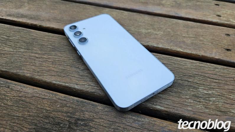 Celular Samsung Galaxy A55 (imagem ilustrativa: Everton Favretto/Tecnoblog)