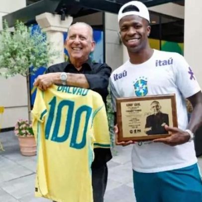 Galvão Bueno e Vini Jr. trocam homenagens após 100º gol narrado por Galvão em Copas
