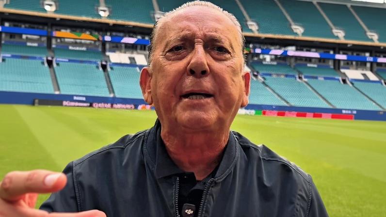 Galvão Bueno respondendo perguntas de fãs