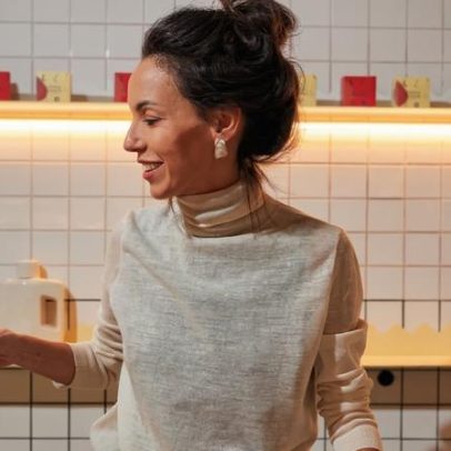 Juliana Penteado recebe em Paris um dos maiores prêmios da confeitaria