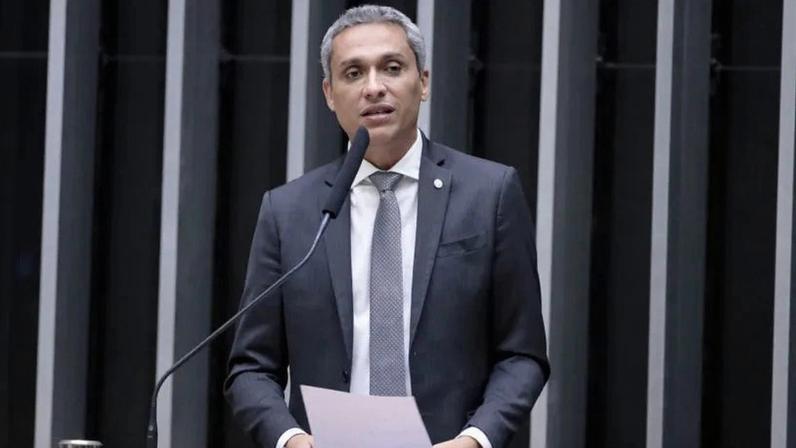 Paciente Gayer recebe alta e adia cirurgia por obstrução intestinal