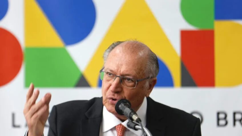 Alckmin inaugura terminal portuário eletrificado de R$ 2 bi em PE