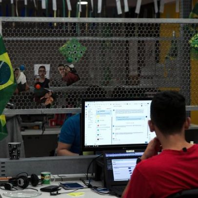 Como se comportar ao assistir aos jogos da Copa durante o expediente