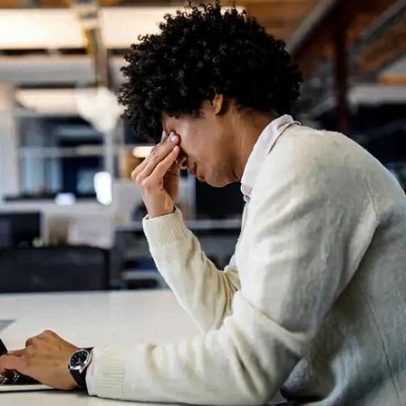 IA pode aumentar carga mental e fadiga no trabalho, aponta estudo