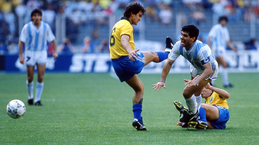 Branco Maradona Brasil Argentina Copa do Mundo 1990 — Foto: Alessandro Sabattini/Getty Images