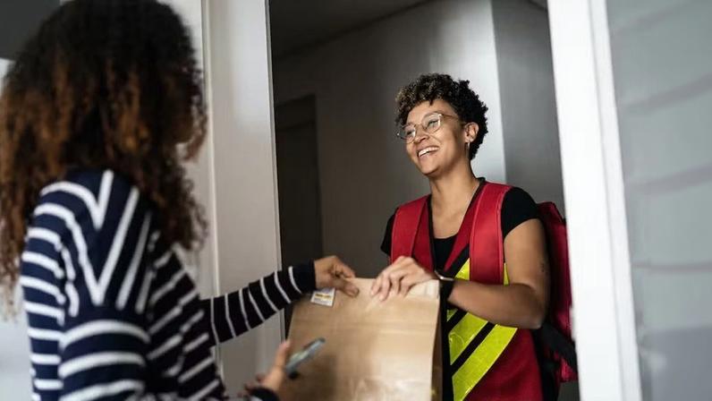 Estreia do Brasil na Copa impulsiona pedidos de bebidas em delivery, com alta de mais de 60%