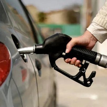 Varejo registra queda de 1,5% em abril, com recuo nas vendas de combustíveis