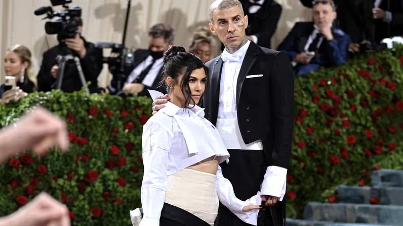 Kourtney Kardashian e Travis Barker — Foto: Getty Images