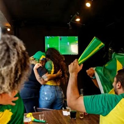 Bares não podem cobrar pela transmissão de jogos da Copa, diz entidade