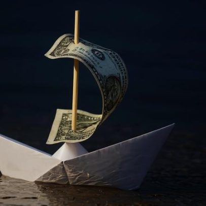 Dólar abre em alta e atinge R$ 5,01